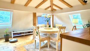 Boutique apartment with Mountain View