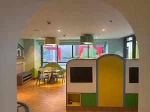 1BR with Kitchen & Balcony 2 mins to Okada - 6D