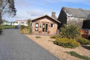 Caravan - Sleeps 4 - Pet friendly - Parking