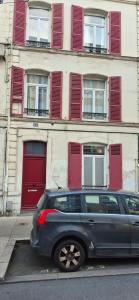 Le Sablésien 4 personnes,salon et cuisine entre centre ville et gare