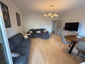 Friends & Family KEN Apartment 80m2, metro Stoklosy