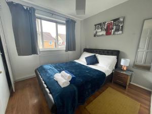 Apartment - Sleeps 4 & On-site Parking