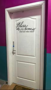 Modern & Comfortable City Center Oasis~King Bed !