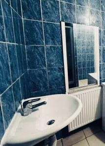 Modern & Comfortable City Center Oasis~King Bed !