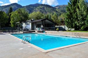 RMR: Gros Ventre A4 Condo in Teton Village