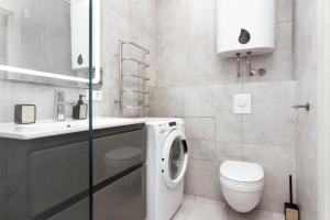 Razor Apartment with Terrace, Kamanina