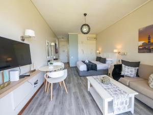 Unit 151 Brookes Hill Suites