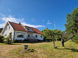 Boende på SydKoster med havsutsikt och nära till bryggor