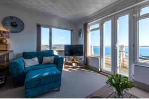 1 Bed Flat - Sleeps 2 - Pets - Balcony - Parking