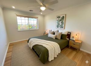 Sunny Lakeview Lodge- Perfect for Family & Friends