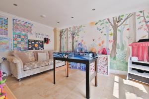 Pentre Bach 6BR House | Hot Tub & Pool Table