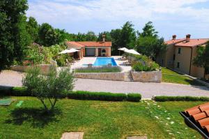 Villa Ana, Spacious 5 Bedroom Retreat with Access to 2 Shared Pools