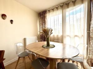 3 chambres, 3 Balcons, belle vue, parking, clim