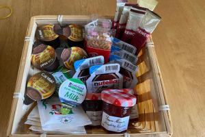 Caravan - Sleeps 4 - Pet friendly - Parking