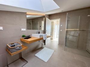 KIANA - Apartment Baska mit Dachterrasse, Meerblick sowie große Poolarea