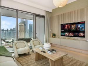 Downtown 4BDR Apartment Opposite Dubai Mall, Burj Khalifa Views