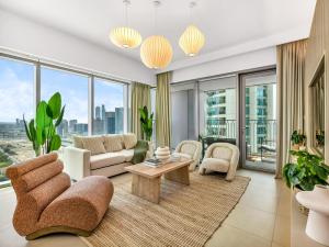 Downtown 4BDR Apartment Opposite Dubai Mall, Burj Khalifa Views