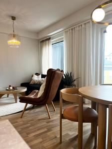 Uutuutta hohtava tyylikäs kolmio lähellä keskustaa