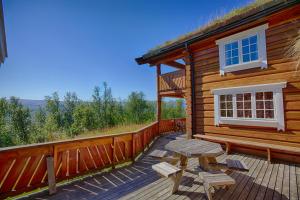 Large Cabin Retreat Perfect For Family Gatherings