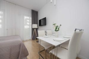 Kasprzaka Air-conditioned Studio with Balcony by Noclegi Renters