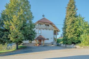 Oblak Estate Apartments