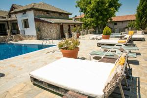 Luxury, private pool, sauna, beach!