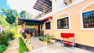 Chateau La Princesa with cozy garden & bar