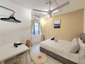NEW! Landed Home in Damansara Jaya for up to 15pax 1 mins to Atria ,1 Utama,TTDI