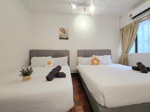 NEW! Landed Home in Damansara Jaya for up to 15pax 1 mins to Atria ,1 Utama,TTDI