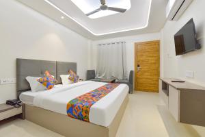 FabHotel Synergy Stays