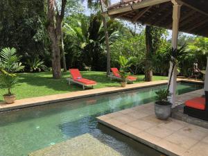 Leonora House, Talpe
