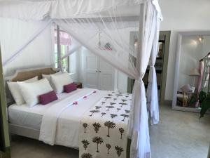 Leonora House, Talpe