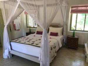 Leonora House, Talpe