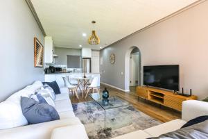 Unit 117 Brookes Hill Suites