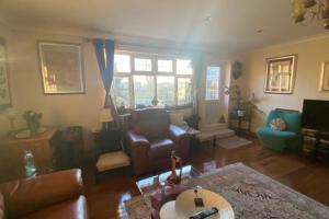 Apartment - Sleeps 4 - Parking - Balcony - Garden