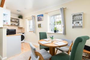 Seaside 2-Bed with Private Parking, Portishead