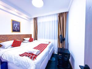 The Maze Suites - Swimming Pool, Gym, Playground - one, two and three bedrooms