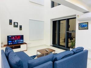 Luxury 4bhk Duplex sky villa with sunrise& ORR View-Nanakramguda -Gachibowli