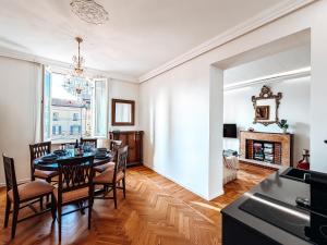 Attico dAutore in Piazza con Vista Ghirlandina