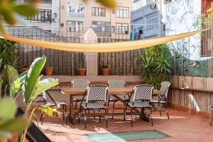 Sunny Central Apartment with 100sqm Terrace in Barcelona