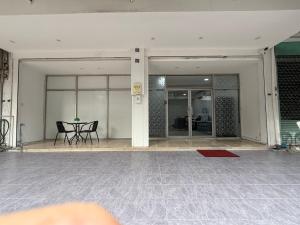 Sukhumvit 48 separated room quiet and comfortable with fast internet and smart TV