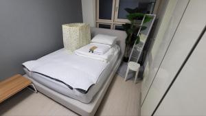 1-3508 #Sinnonhyeon High-rise View #Garden View #Gangnam Station Line 2, Sinbundang Line #Sinnonhyeon Station Line 9 #Hotel Bedding #New Building