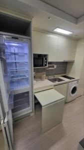 1-3508 #Sinnonhyeon High-rise View #Garden View #Gangnam Station Line 2, Sinbundang Line #Sinnonhyeon Station Line 9 #Hotel Bedding #New Building