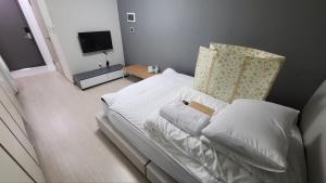 1-3508 #Sinnonhyeon High-rise View #Garden View #Gangnam Station Line 2, Sinbundang Line #Sinnonhyeon Station Line 9 #Hotel Bedding #New Building