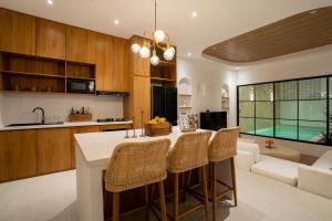 Leva Villa - Luxury 3BR Jimbaran