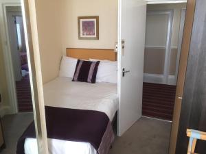 Single Room room in Clifton Hotel