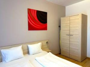 Prime Stay - Modern 1 Bedroom Apartment with Free Parking & 2 Balcony