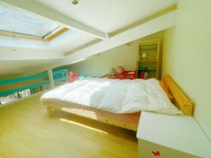 Charming riverside Independent Cottage with garden near Paris and Disneyland