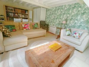 Charming riverside Independent Cottage with garden near Paris and Disneyland