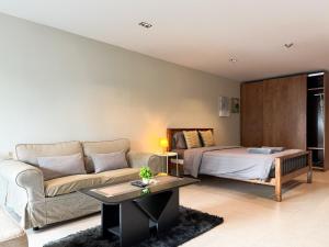 Central 1BR 50sqm Walk to BTS & Night Market